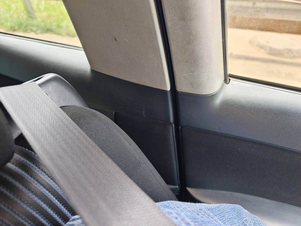 在肯尼亚坐过的车：魔改的LC79，无B柱的丰田车，N手的日系天下