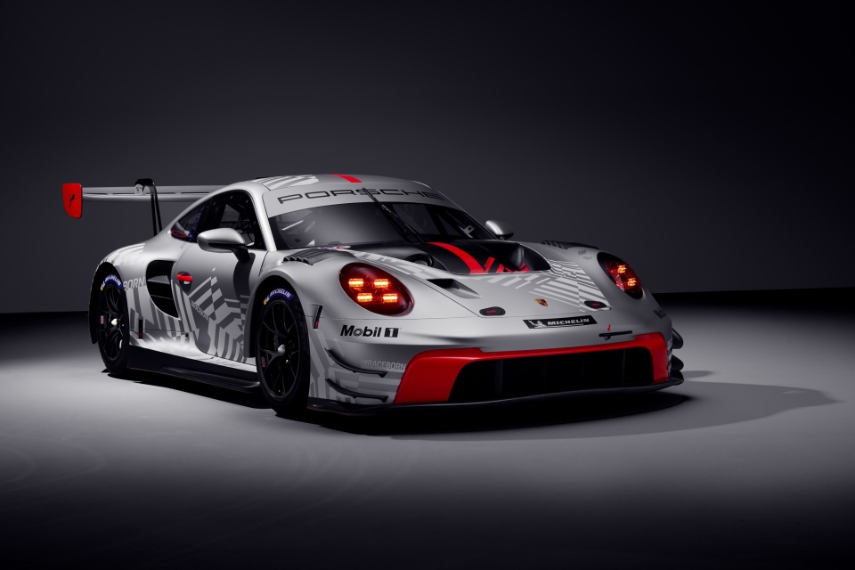 性能优化的 911 GT3 R 赛车将亮相 2026 赛季 助力保时捷客户车队