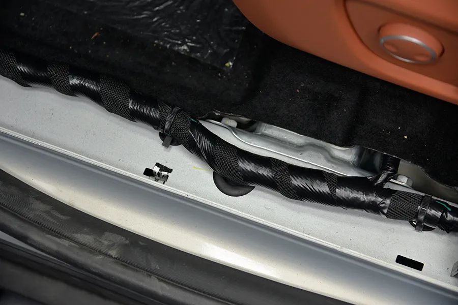 深蓝S05拆车：10万买二三十万的技术，花小钱办了大事儿！