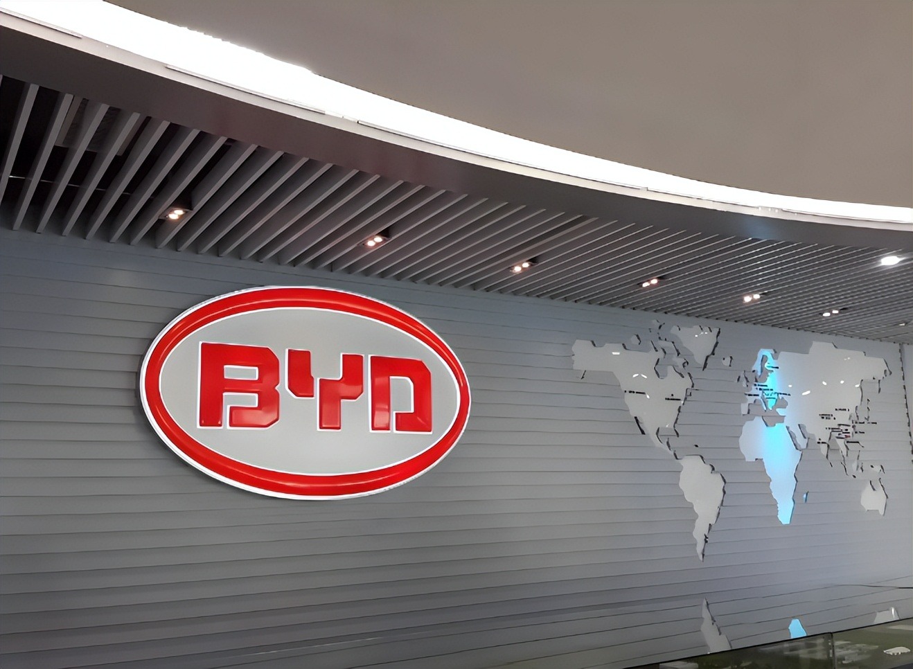 比亚迪第五代 DM 技术再升级：以智能突破刷新全球插混油耗纪录