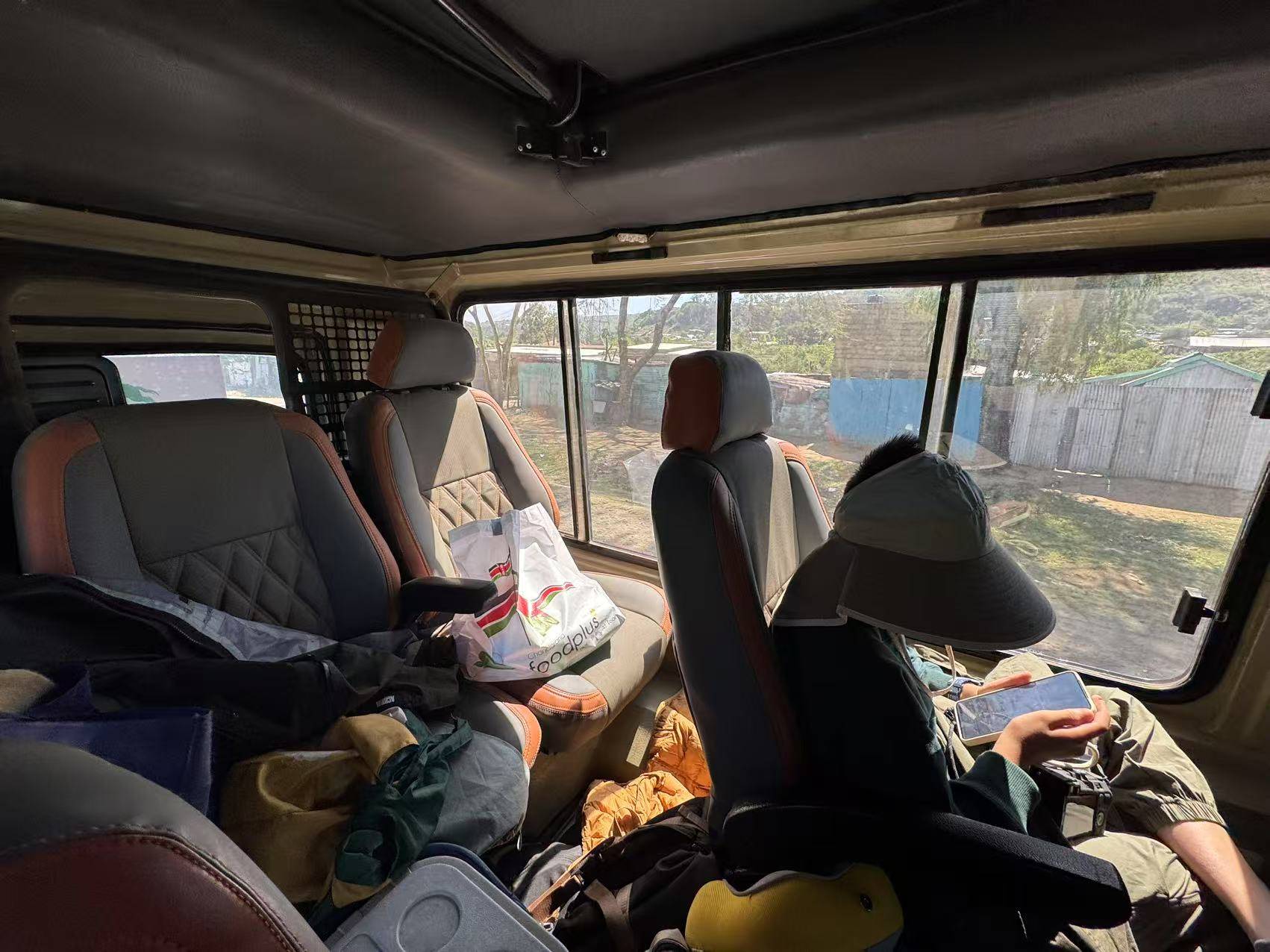 在肯尼亚坐过的车：魔改的LC79，无B柱的丰田车，N手的日系天下