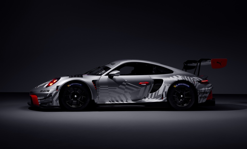 性能优化的 911 GT3 R 赛车将亮相 2026 赛季 助力保时捷客户车队