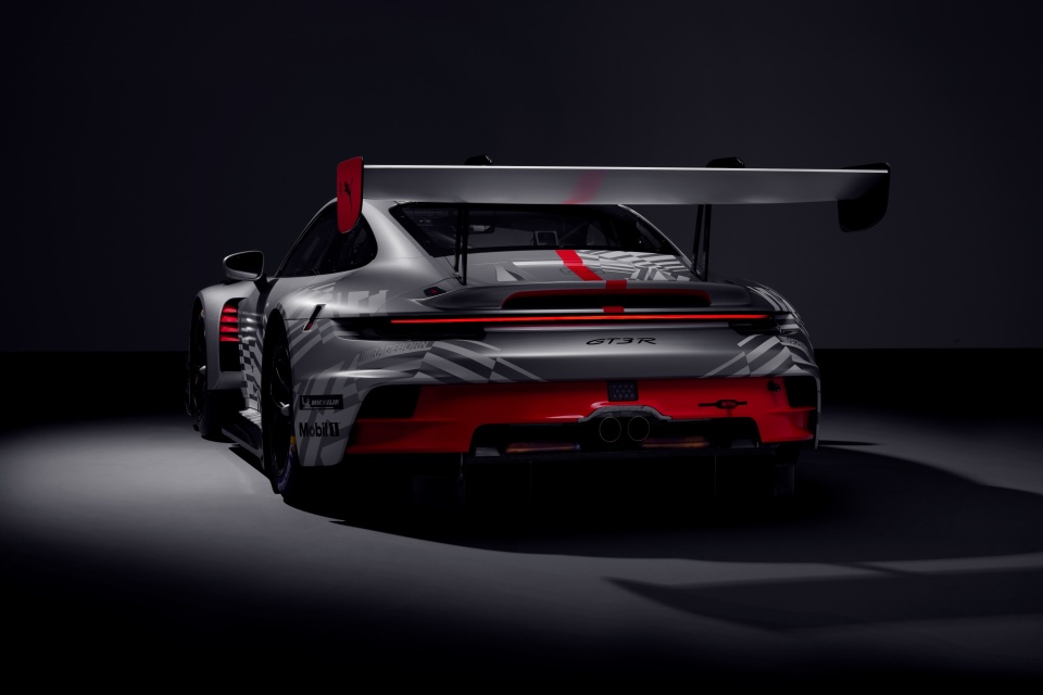 性能优化的 911 GT3 R 赛车将亮相 2026 赛季 助力保时捷客户车队