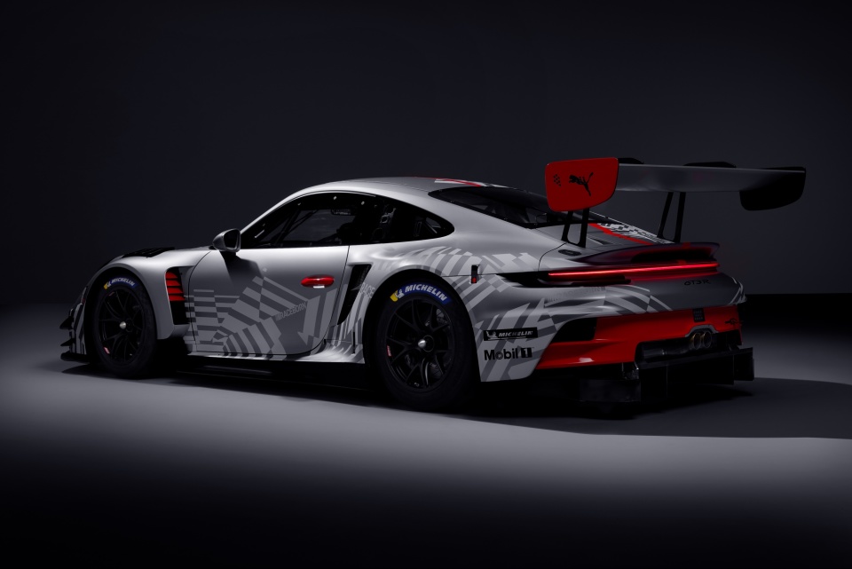 性能优化的 911 GT3 R 赛车将亮相 2026 赛季 助力保时捷客户车队