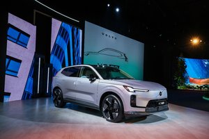 沃尔沃全新XC70全球首发，预售价29.99万起，智能豪华安全全满足