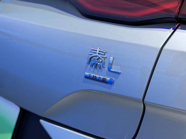 2025成都车展 秦L EV限时10.98万起 同时上新云辇型