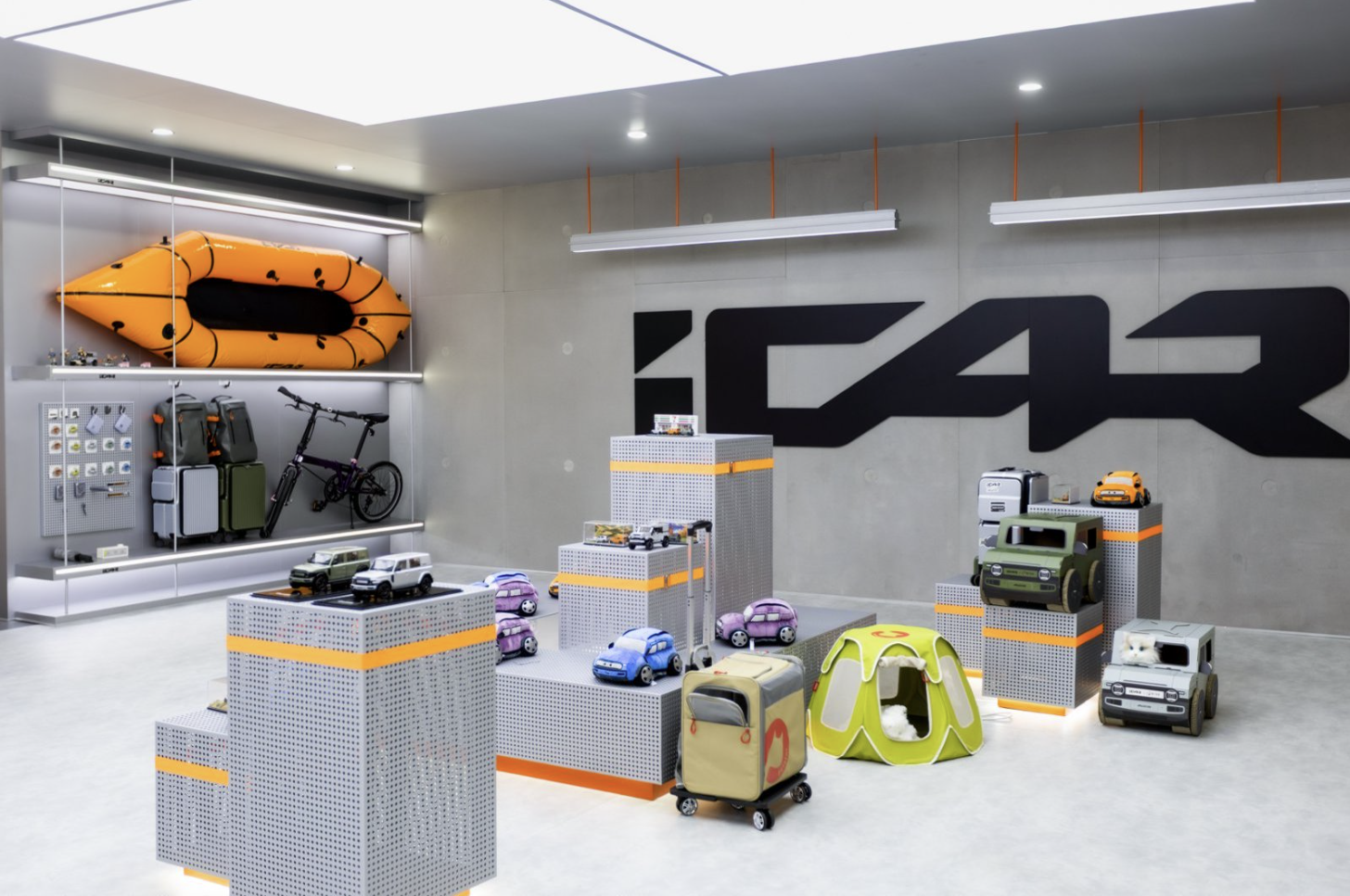 现实版“银翼杀手”！iCAR V23赛博版首秀，改装家族登陆成都车展