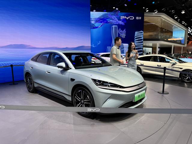 2025成都车展 秦L EV限时10.98万起 同时上新云辇型