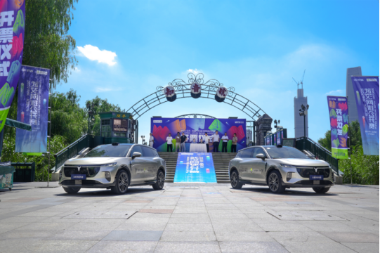 七连涨！连续六个月破万！岚图汽车8月交付13505辆 同比大涨119%