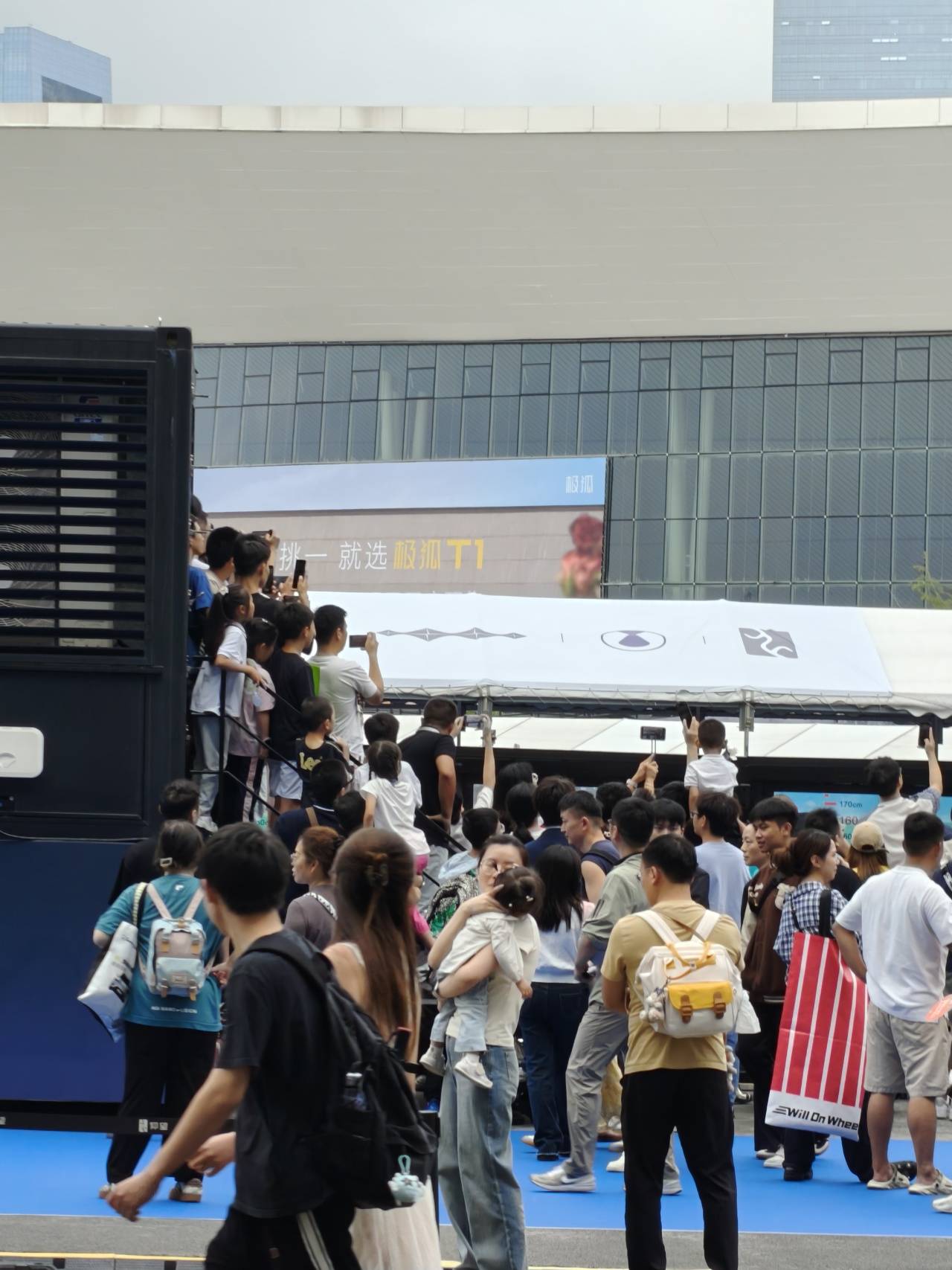 被人山人海惊呆，哪些新车“爆了”？驾仕派8位新老编辑逛展总结