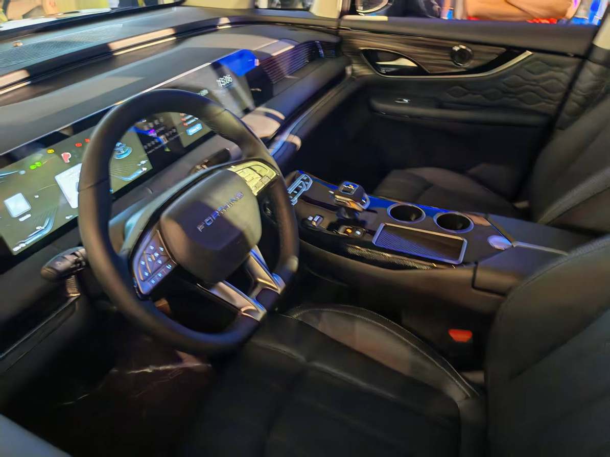 东风风行星海V9越享系列成都上市，大、省且便宜的中大型插混MPV