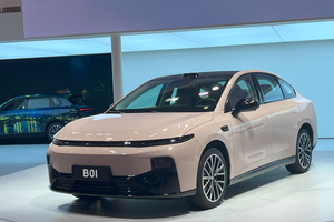 2025成都车展：零跑B10摩根粉亮相 零跑B01万台交付
