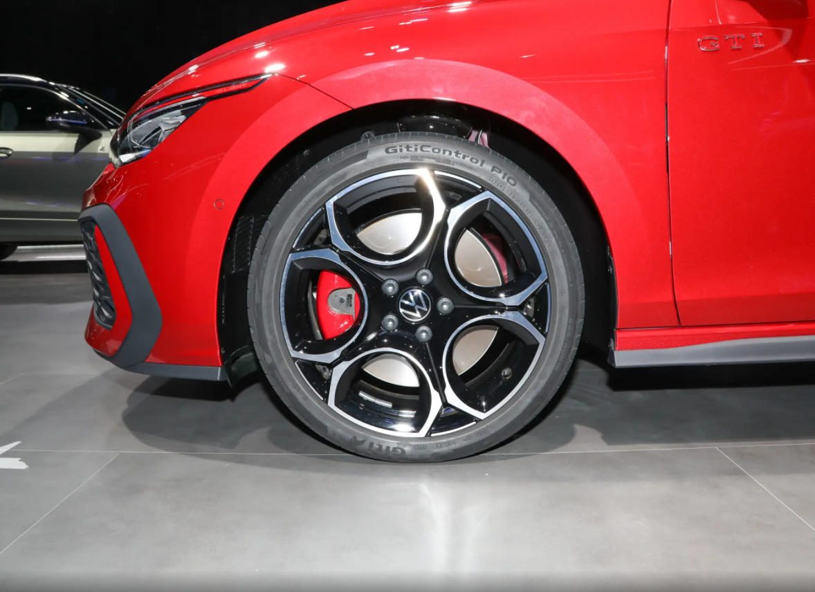 13万级凌渡GTS对比20万级高尔夫GTi，上汽大众比一汽良心吗？