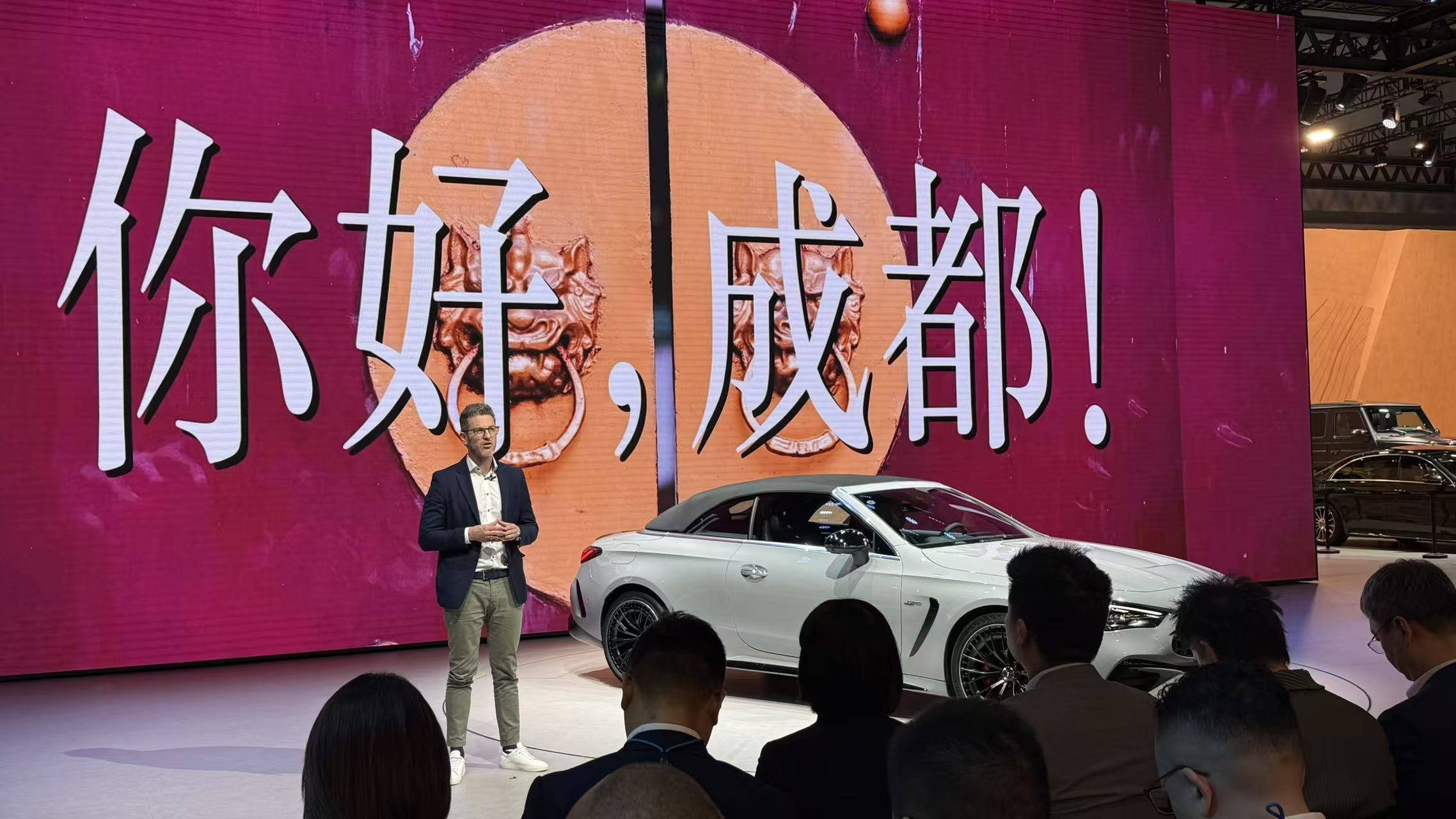 得成都的奔驰，必得天下｜查姐说