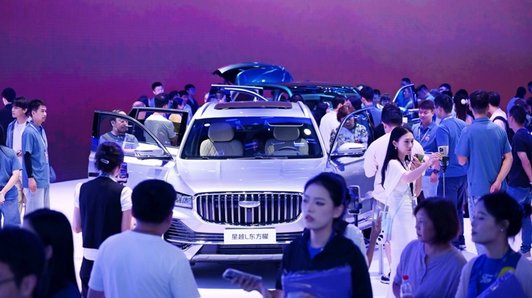 中国星全新东方曜：吉利亮出燃油豪华的智慧革新
