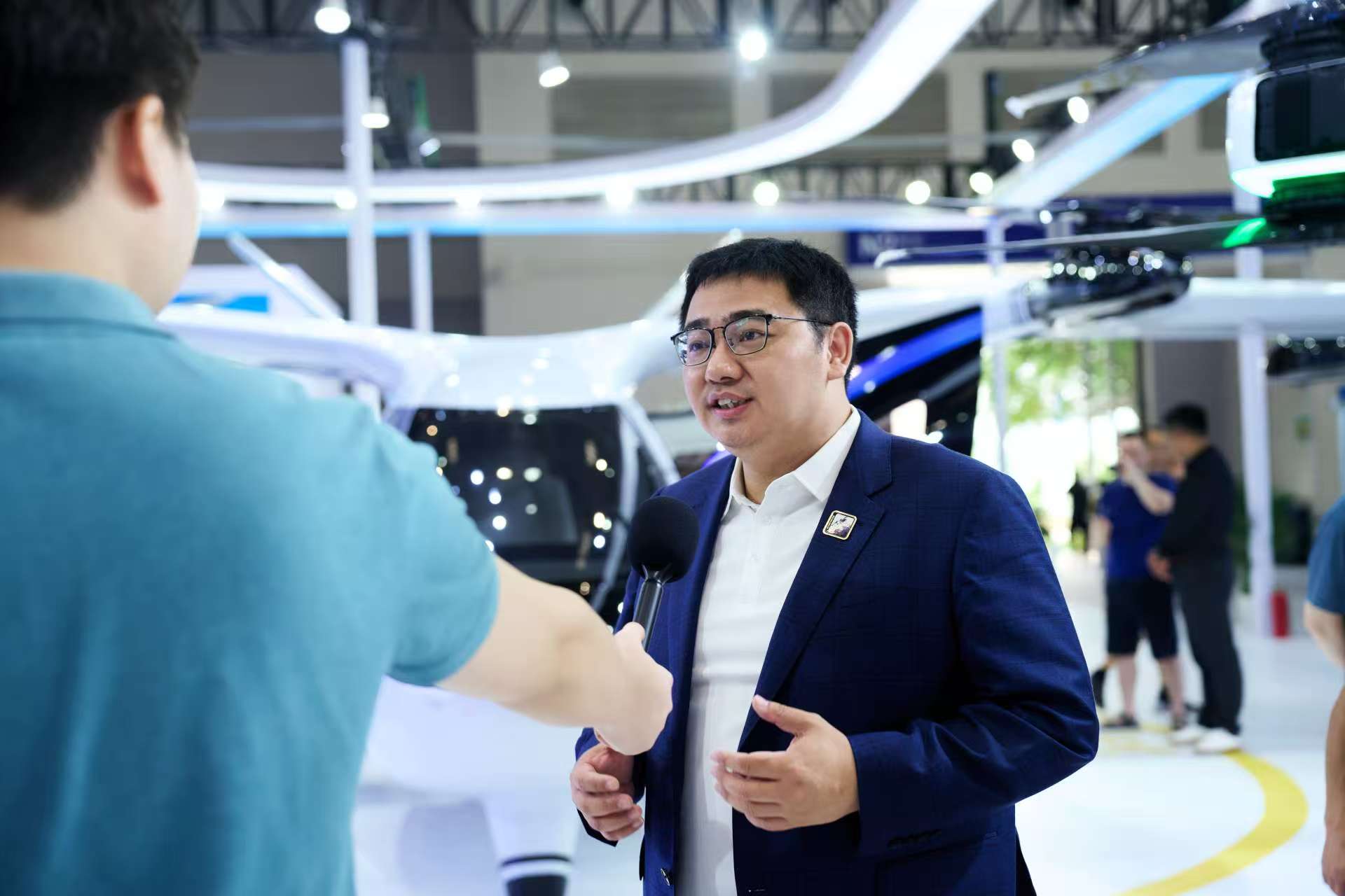 广汽高域携全构型飞行汽车亮相2025世界智能产业博览会