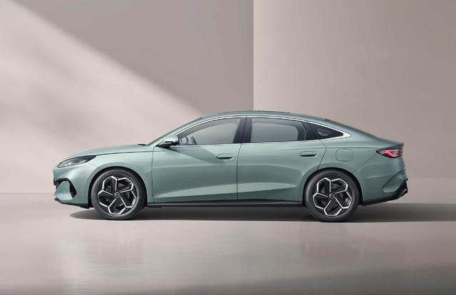 8月轿车销量丨轩逸稳居前三，小米SU7环比下滑，Model 3势头猛 