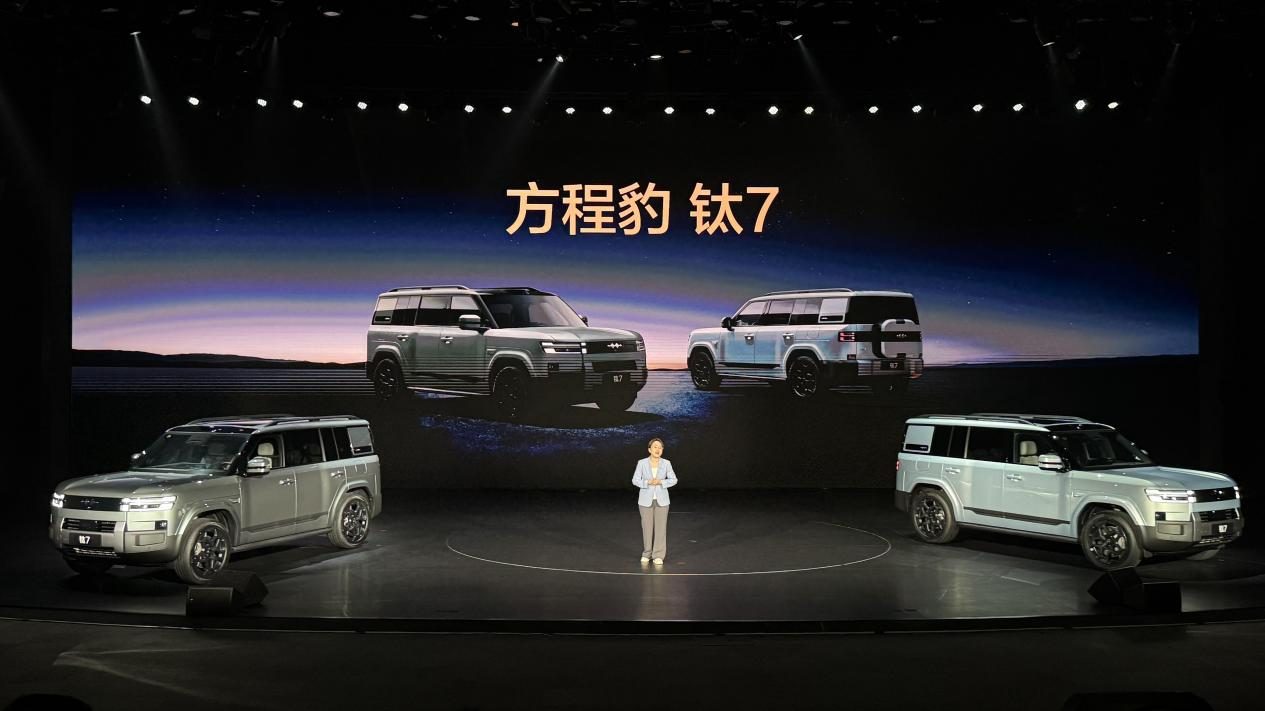 方程豹往越野圈扔了个“大炸弹”，17.98万起的钛7你怎么拒绝？