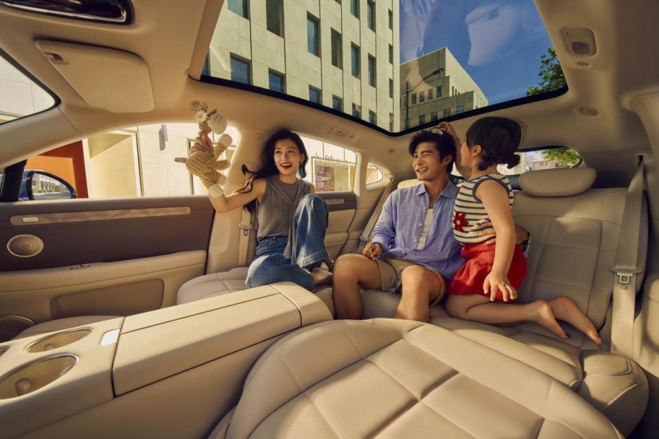 20万级大五座智能SUV 新一代智己LS6震撼上市