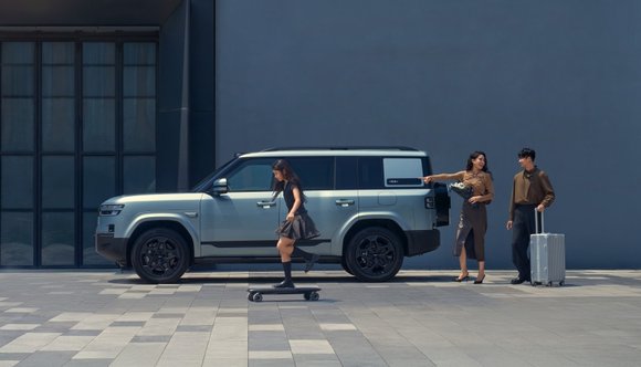 智能大五座SUV 方程豹钛7售价17.98万起