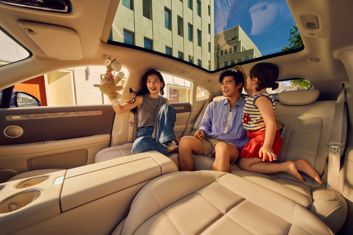 上市就卖爆！新一代智己LS6上市19.79万起！27分大定突破10000台