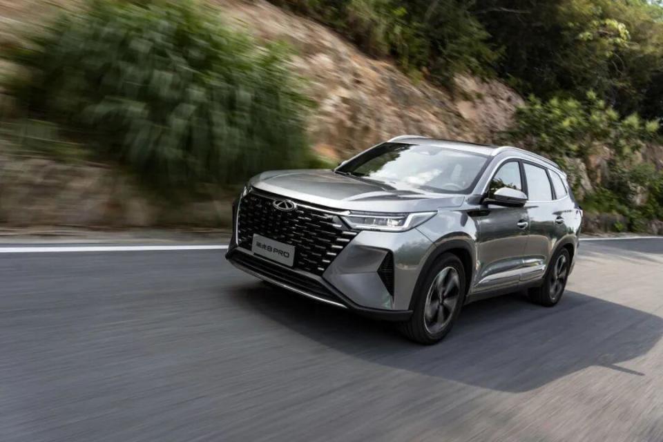 12.99万起 现象级SUV 瑞虎8冠军家族双车上新