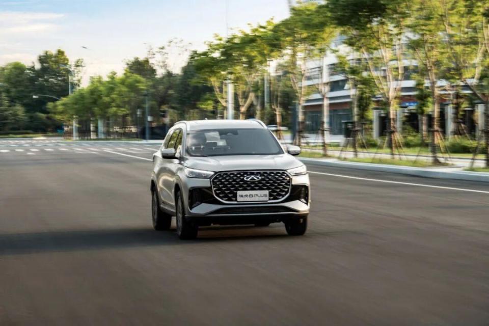 12.99万起 现象级SUV 瑞虎8冠军家族双车上新