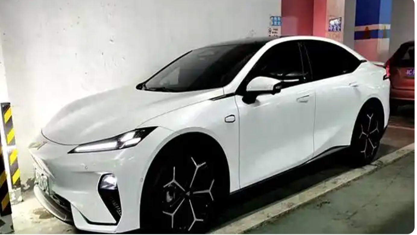 17万买的车 不看广告车主秒变游客 连车都上不了？
