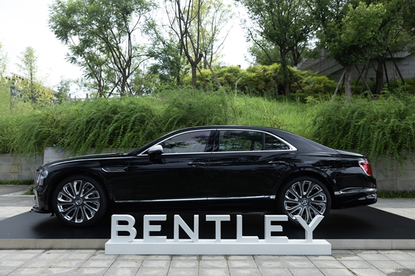 宾利飞驰 Mulliner 以 皇家工艺演绎顶级奢华