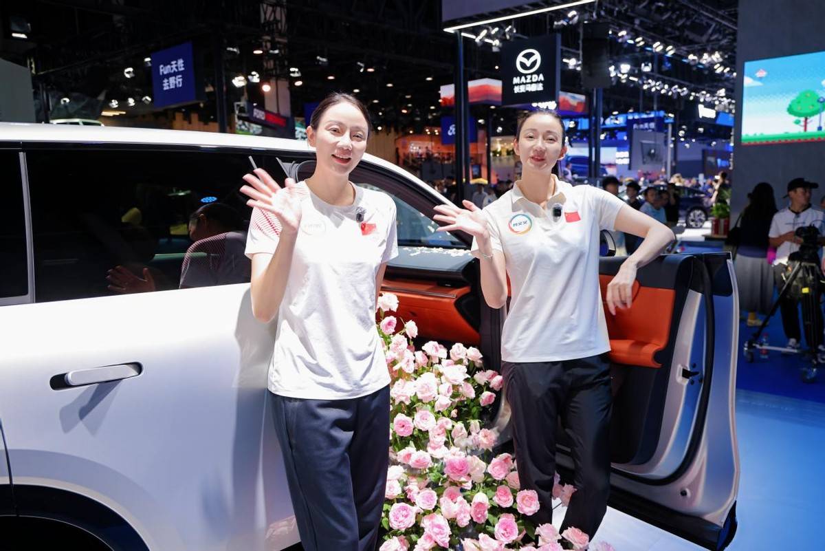 长安启源携明星车型闪耀2025成都车展 花游冠军获现场交车