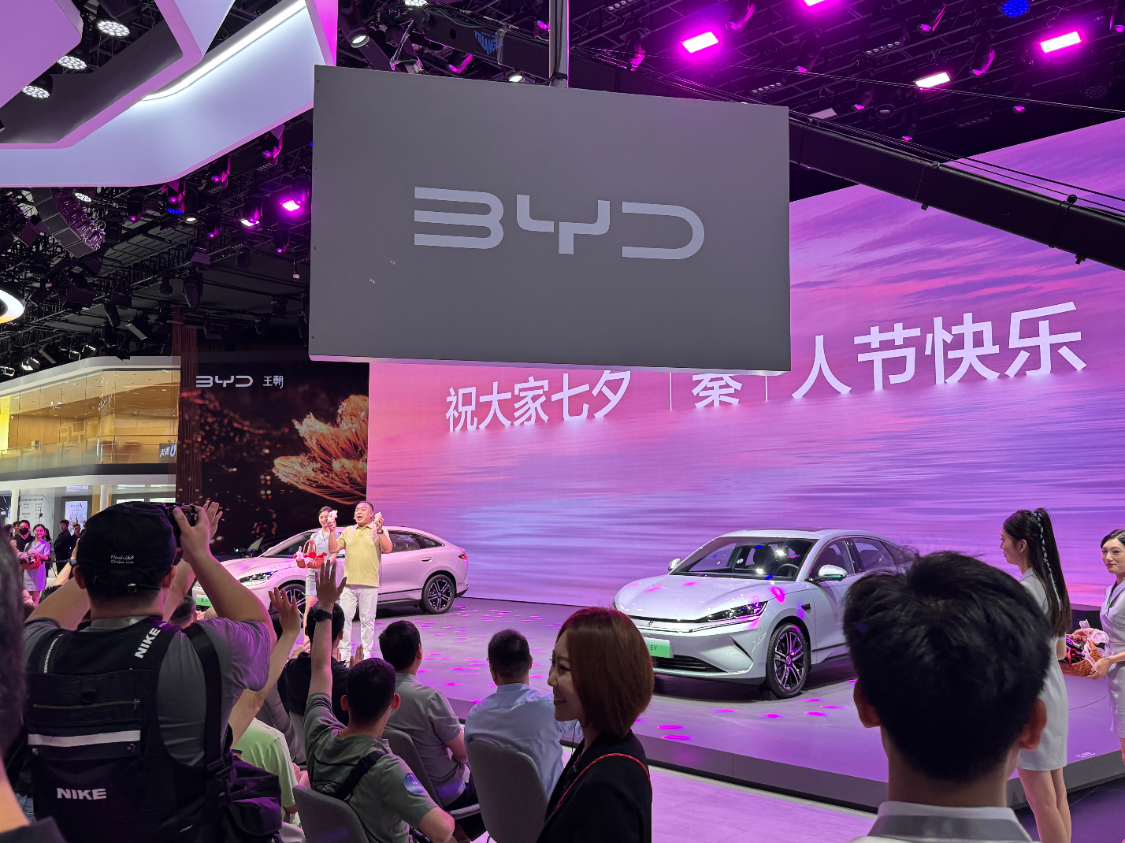 盘点成都车展：秦L EV上新545KM云辇型，限时狂欢价12.98万元