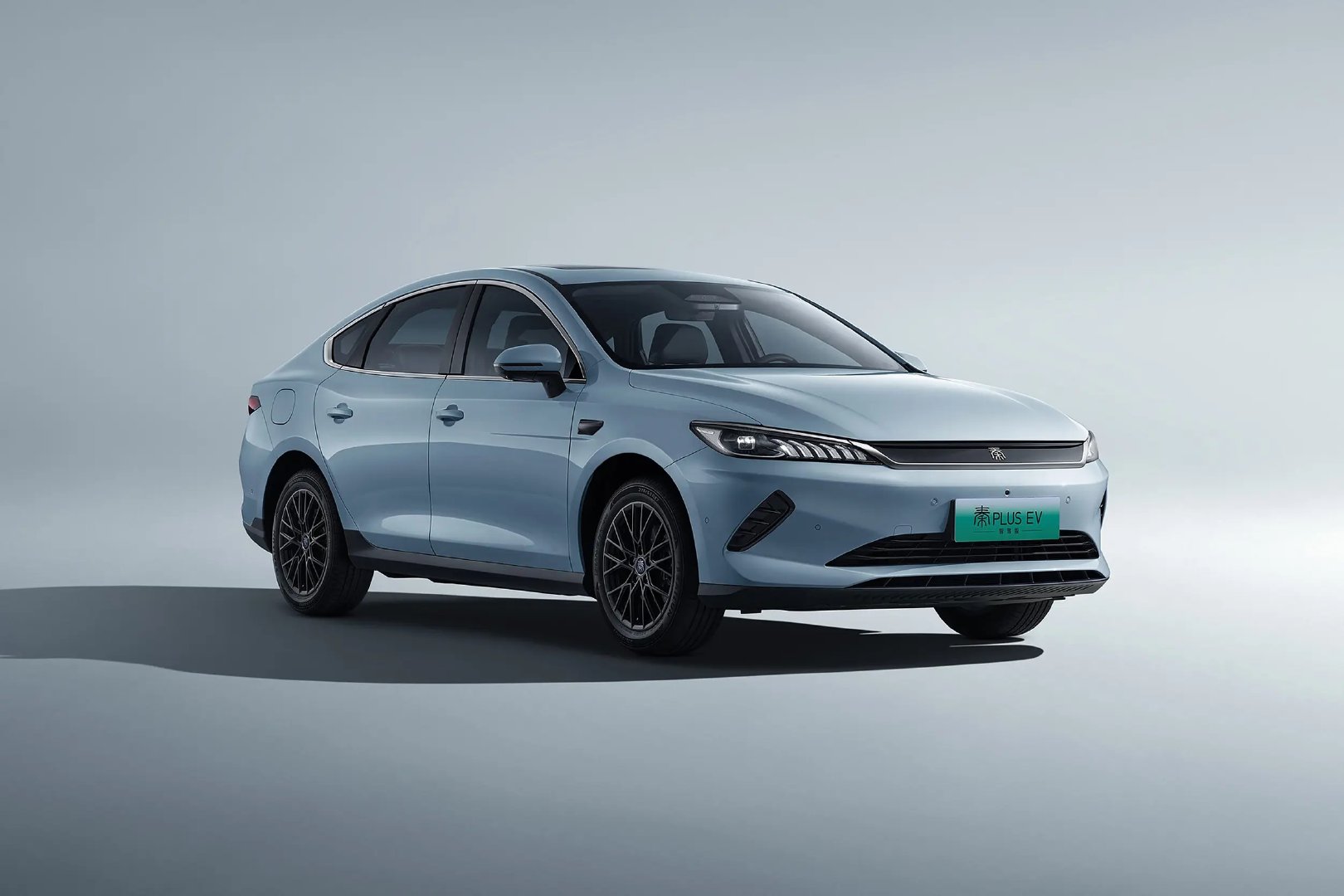 10万预算选纯电家轿 秦PLUS EV 零跑B01 小鹏M03您怎么选