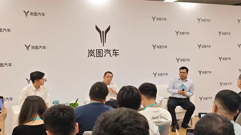 听得见炮火，卢放称岚图清楚用户需要一辆“全部配齐”的车