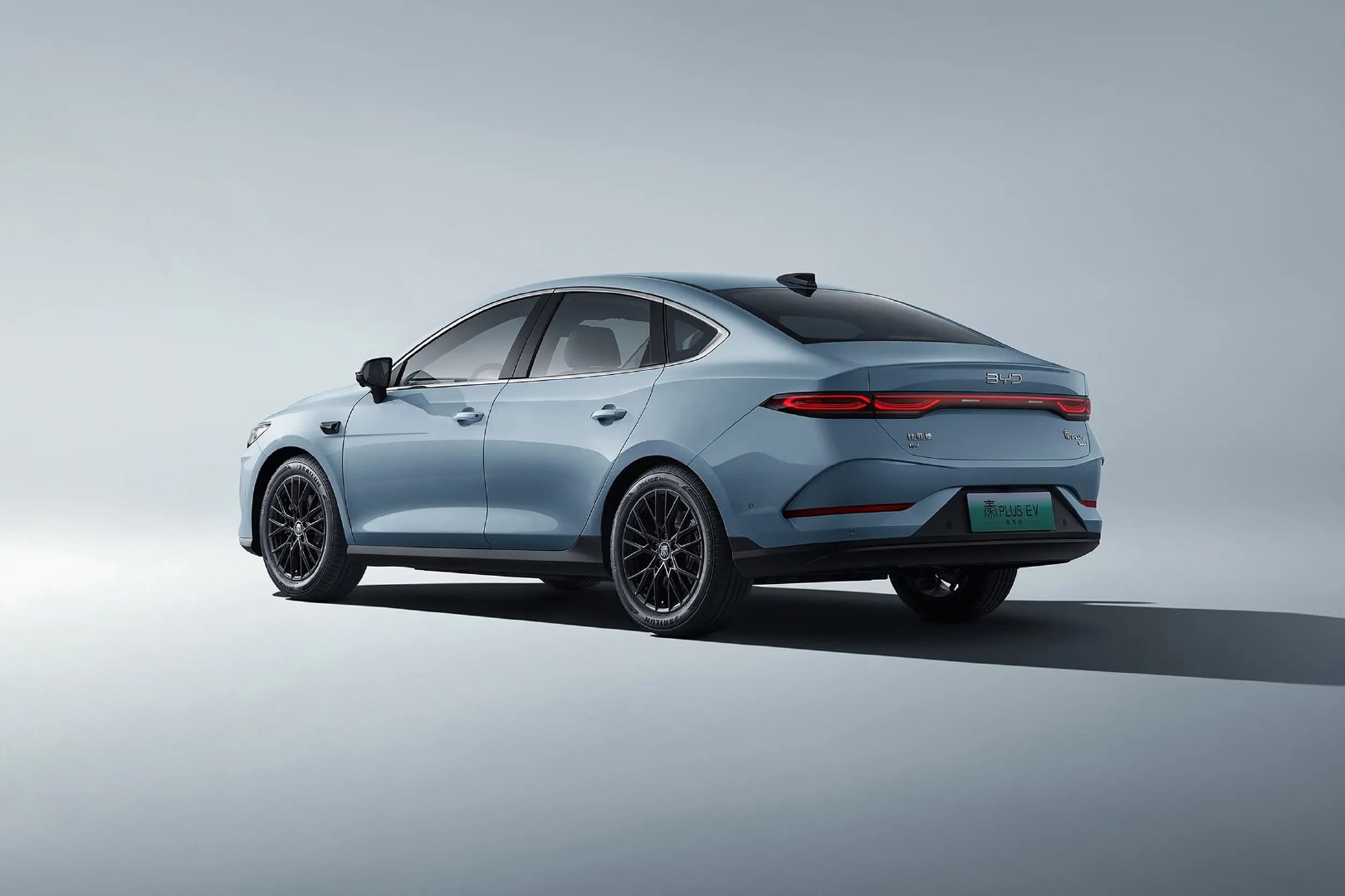 10万预算选纯电家轿 秦PLUS EV 零跑B01 小鹏M03您怎么选
