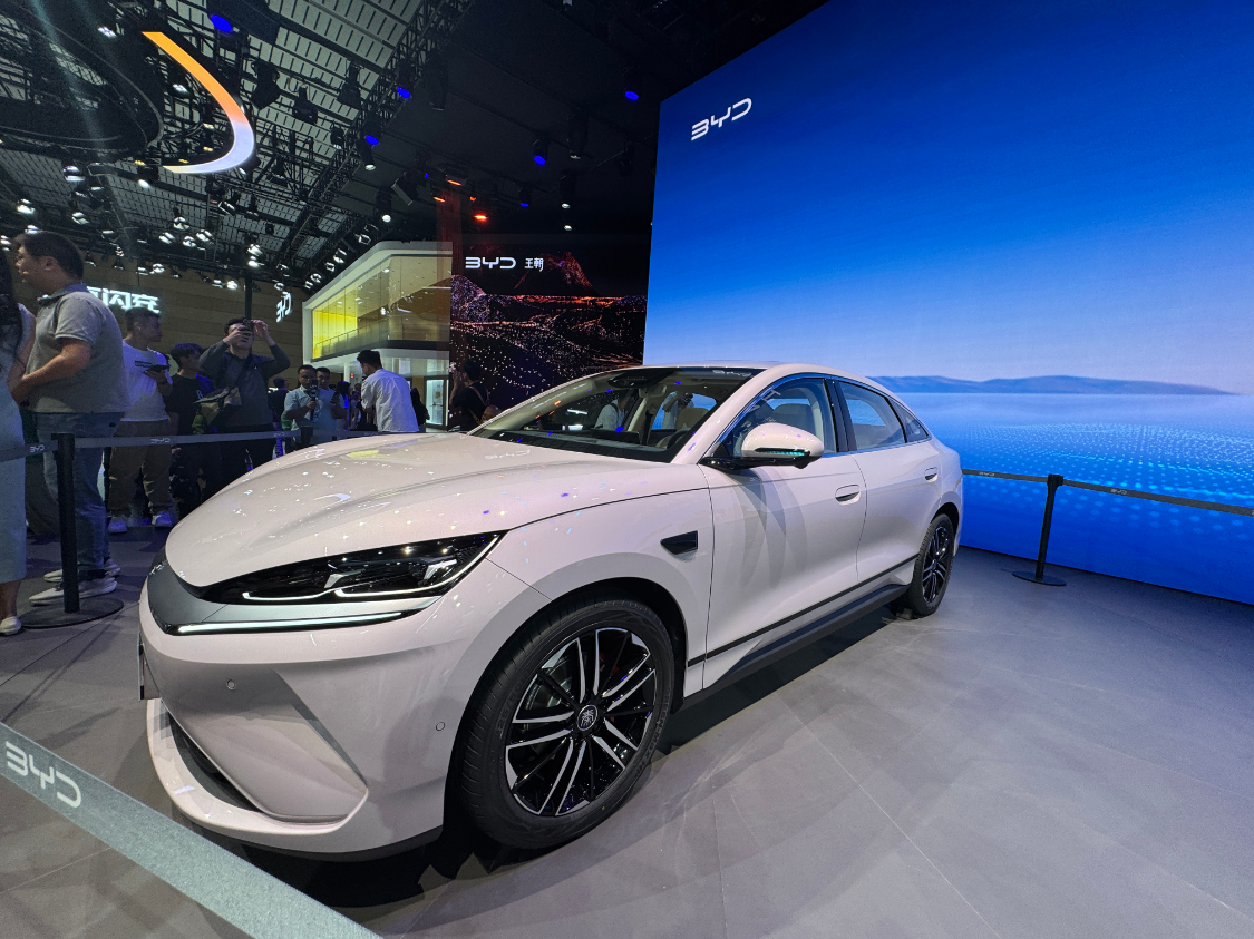 盘点成都车展：秦L EV上新545KM云辇型，限时狂欢价12.98万元