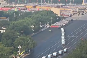 第零方阵！比亚迪纯电动环卫车护航九三阅兵