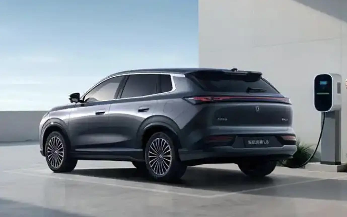 11.99万起，紧凑型插混SUV风神L8上市 限时售11.99万起 紧凑型插混SUV