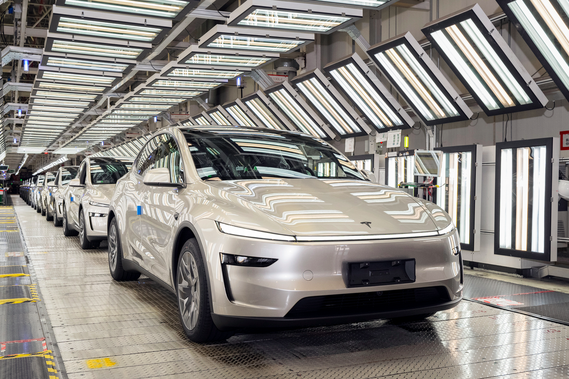 特斯拉 Model Y L车间工厂 多车