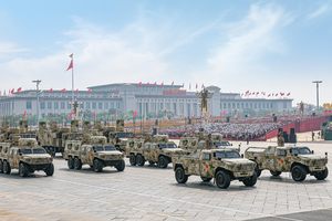 抗战胜利80周年纪念活动圆满举行！东风猛士以“无畏·征服”之姿，见荣光、显担当！