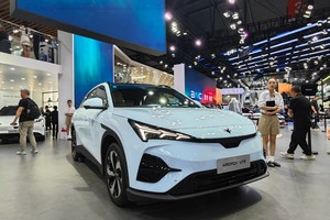 北汽极狐新阿尔法T5闪耀2025成都车展