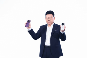 华为发布全新Mate XTs 非凡大师，巅峰之上，再展非凡