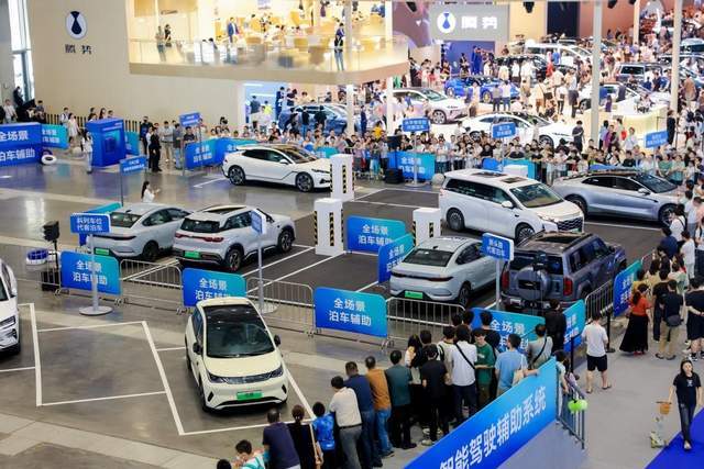 2025比亚迪智能化街区全国巡展亮相济南｜让好技术人人可享