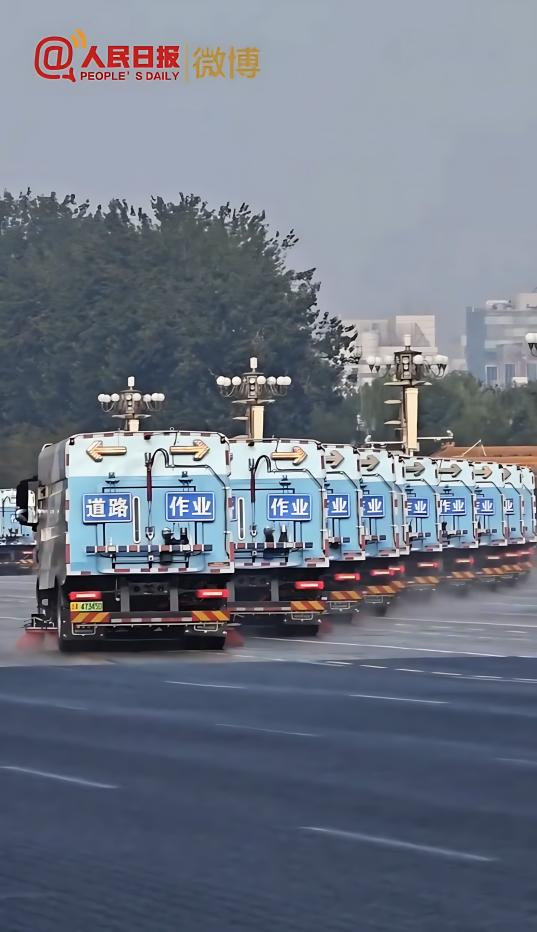 九三阅兵的中国车 比亚迪纯电动环卫车“”第零方阵“”亮相