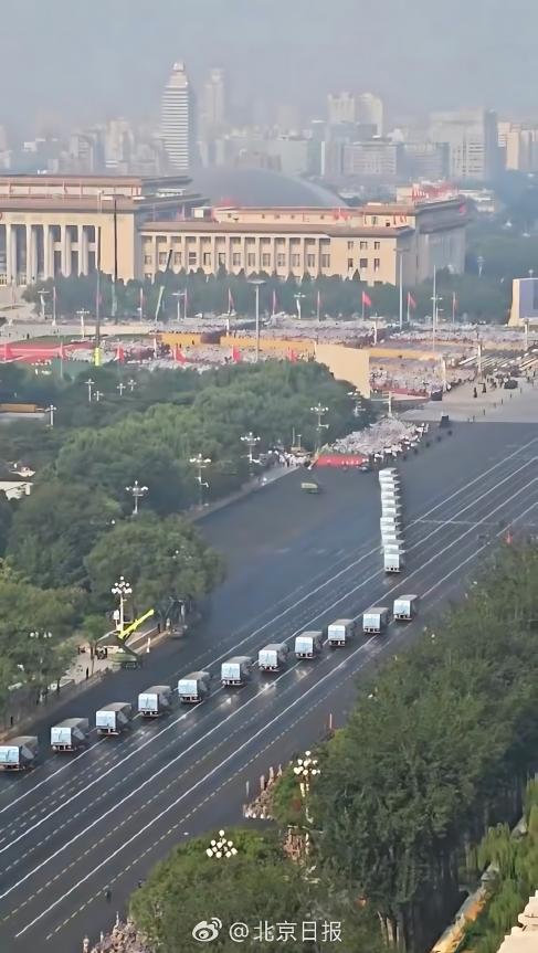 九三阅兵的中国车 比亚迪纯电动环卫车“”第零方阵“”亮相