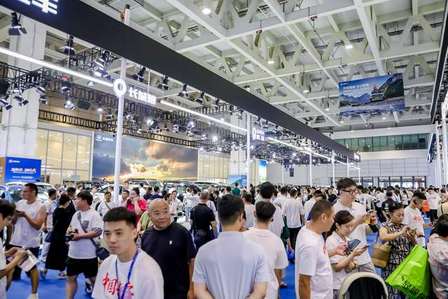 2025齐鲁秋季车展开幕，千车争锋，科技狂欢，AI“荐车”等你来！