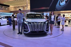 30.98万元起！腾势D9四款新车型上市，限时享9.65万权益