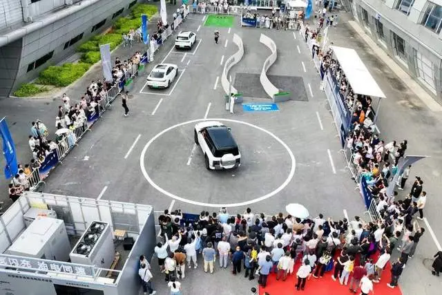 2025比亚迪智能化街区全国巡展亮相济南｜让好技术人人可享
