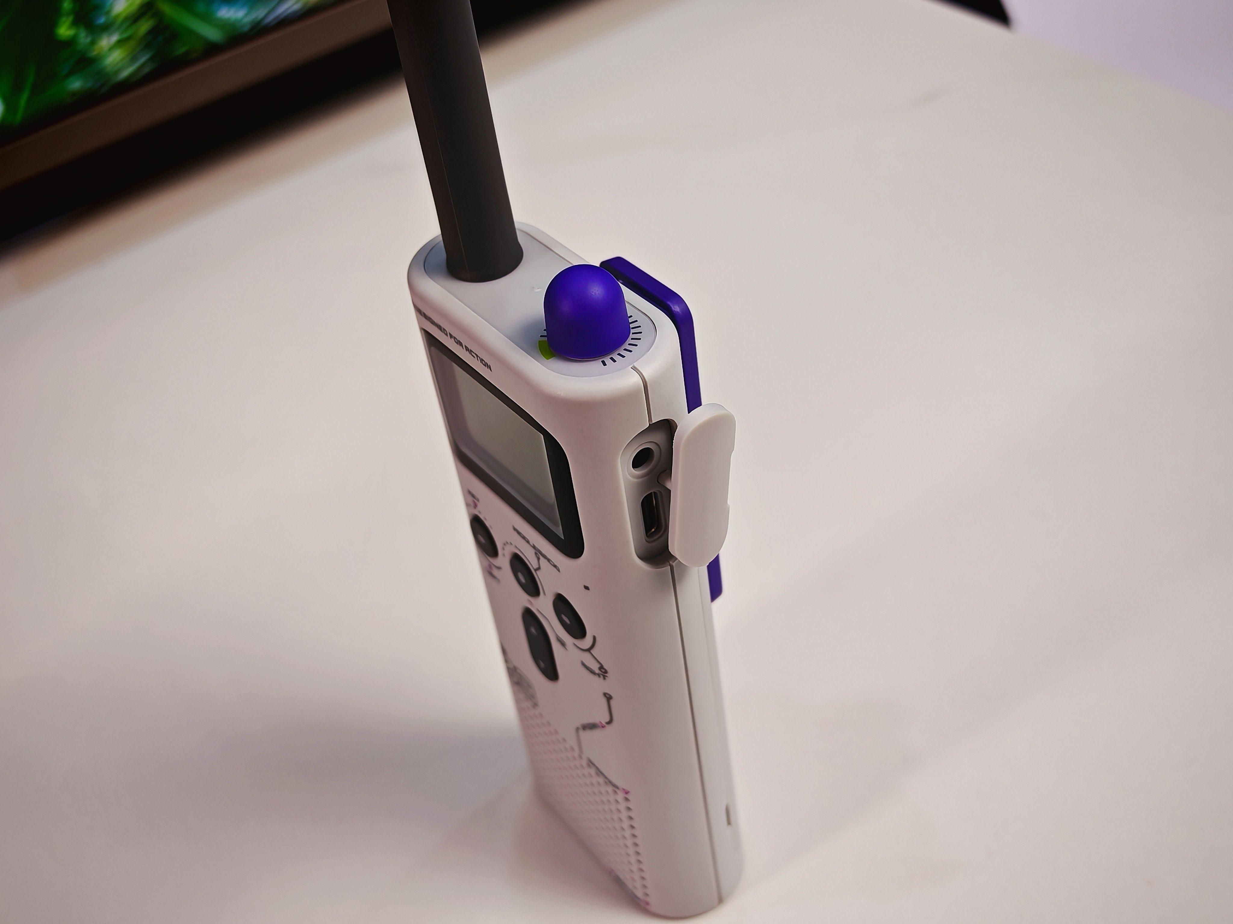 对讲机怎么选？用过极蜂对讲机3Pro，5公里无网对讲毫无压力