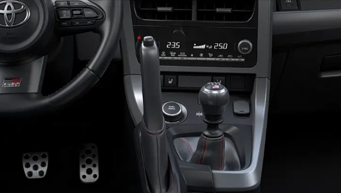 售价近40万的丰田GR YARIS，究竟是谁的梦中情车？