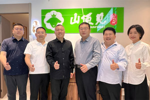 内蒙古自治区西乌旗旗长考察山顶见火锅——助推品牌提质升级